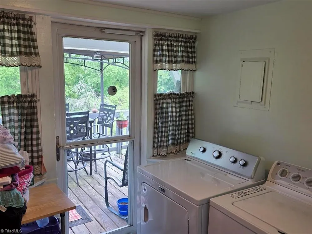 1218 Meadow Road Eden, NC 27288