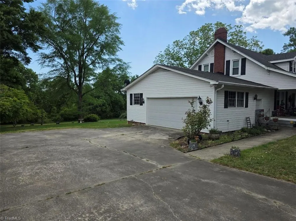 1218 Meadow Road Eden, NC 27288