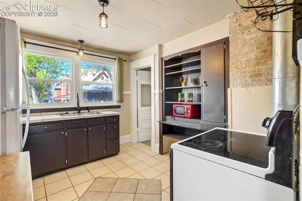 1126 Corona Street Colorado Springs, CO 80903