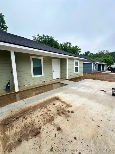 203 E Mulberry