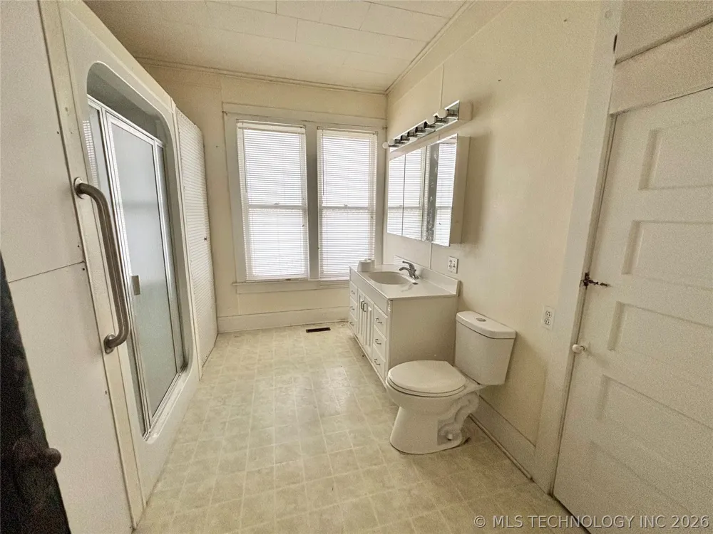 447 Thompson Vinita, OK 74301