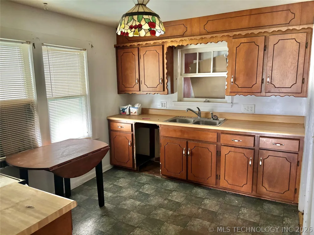 447 Thompson Vinita, OK 74301