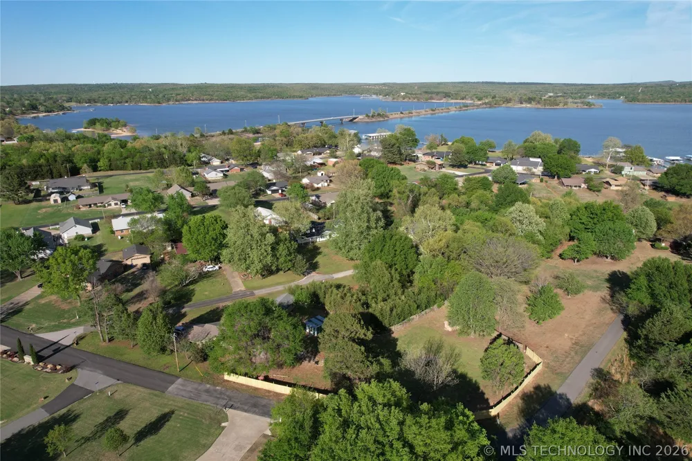 20 Brookwood Drive Eufaula, OK 74432