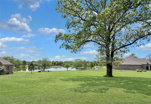 725 W Northlake Drive