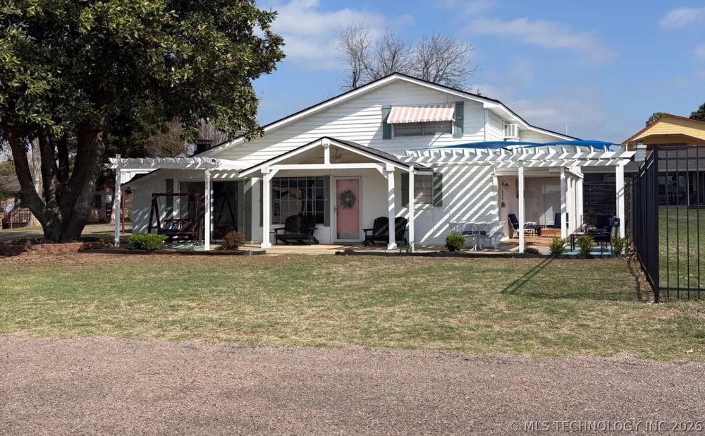 1498 Wagon Train Road Kingston, OK 73439