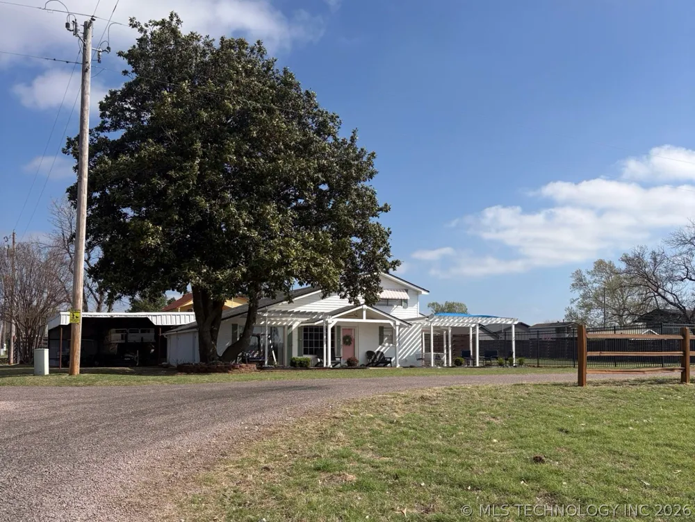 1498 Wagon Train Road Kingston, OK 73439