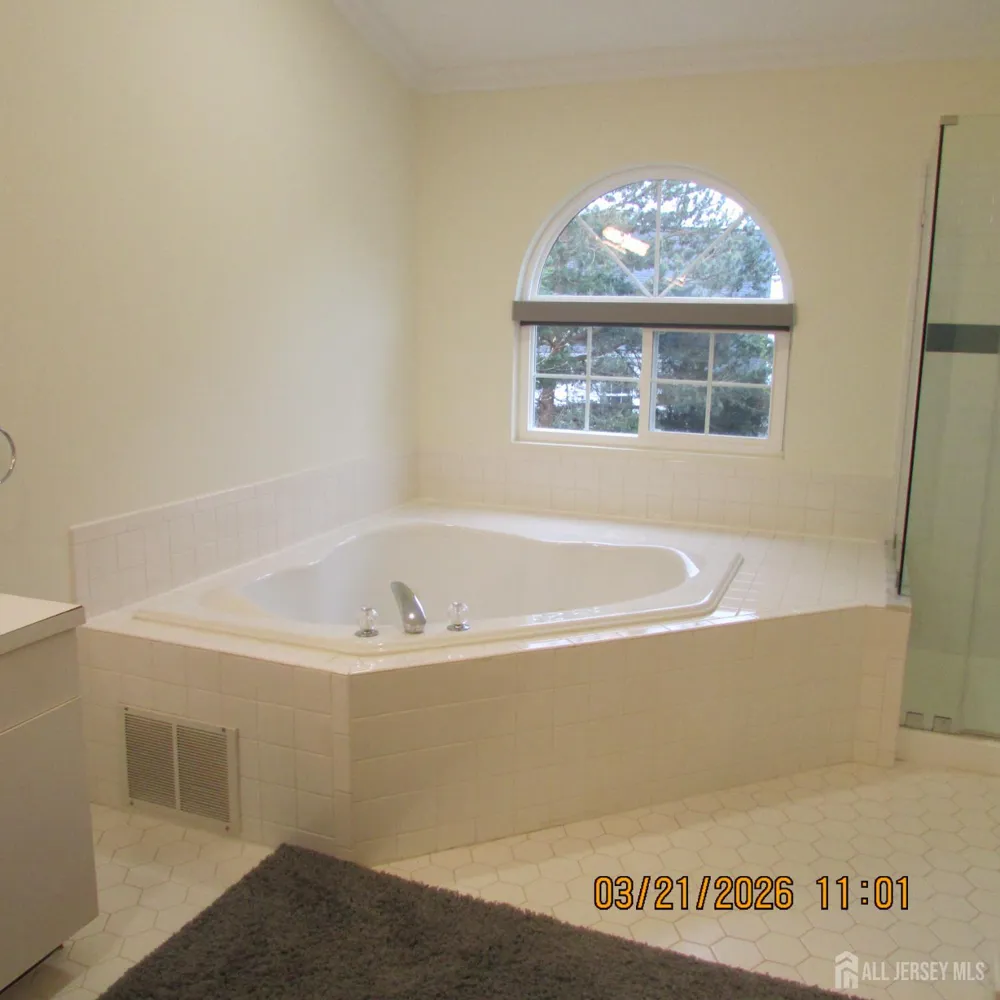 29 Tall Oaks Court Parlin, NJ 08859