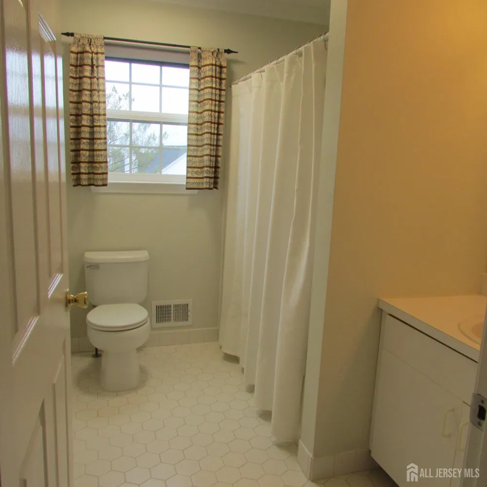29 Tall Oaks Court Parlin, NJ 08859