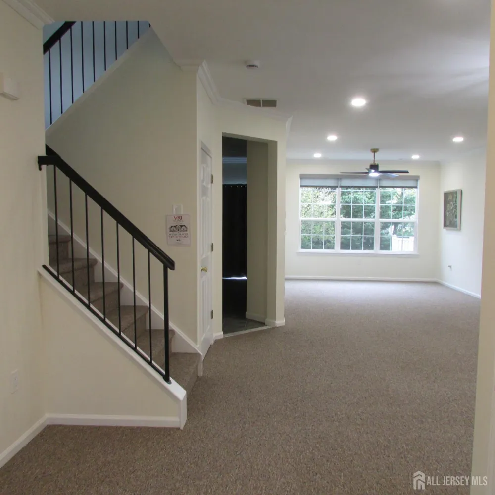 29 Tall Oaks Court Parlin, NJ 08859