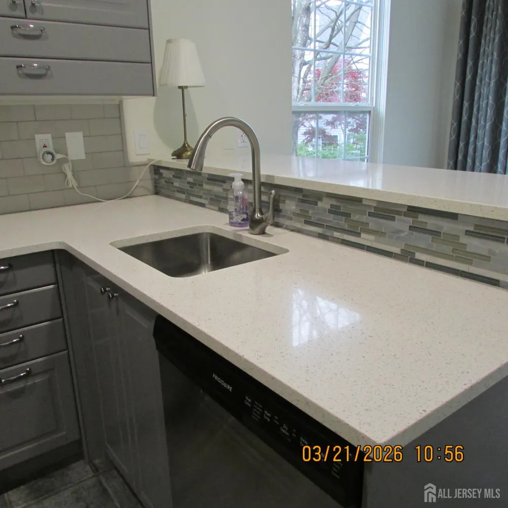 29 Tall Oaks Court Parlin, NJ 08859