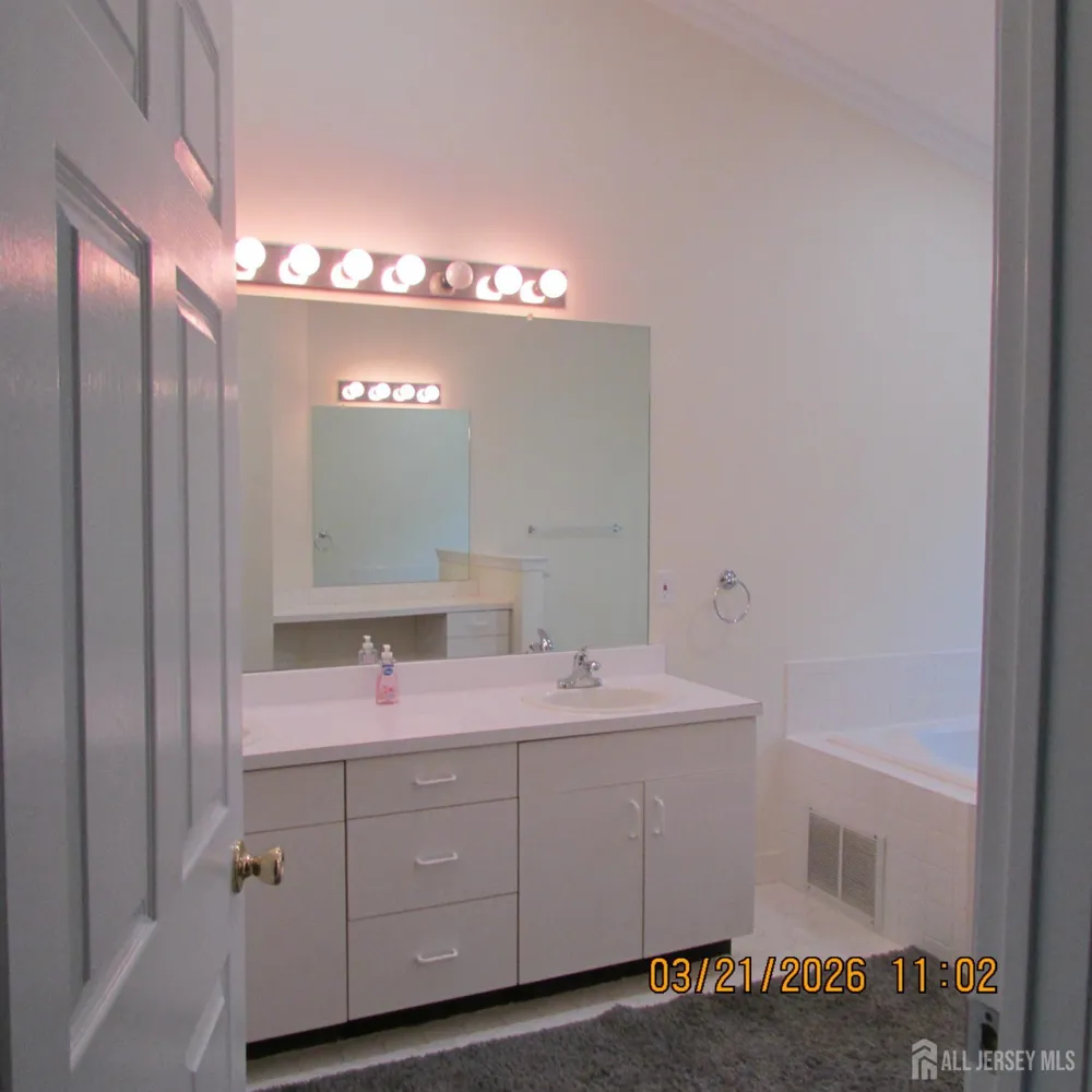 29 Tall Oaks Court Parlin, NJ 08859