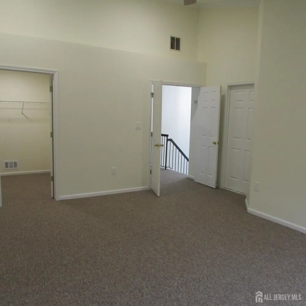 29 Tall Oaks Court Parlin, NJ 08859