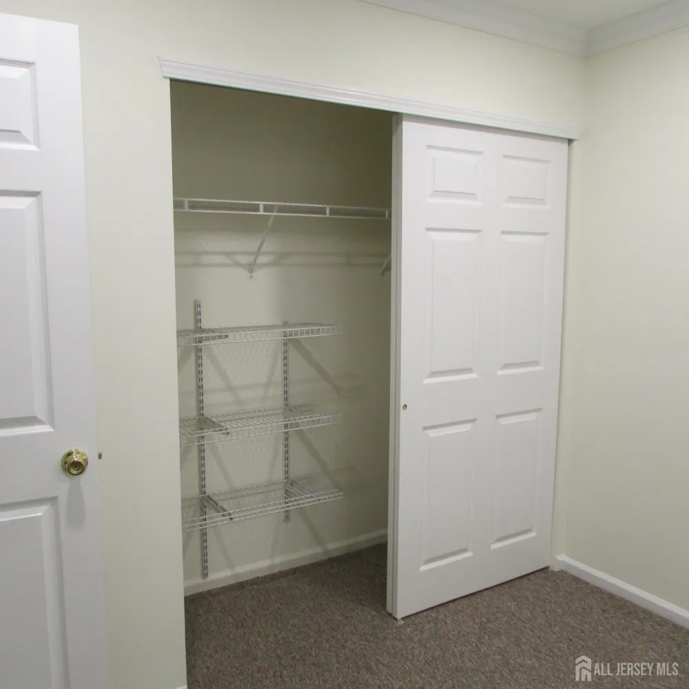 29 Tall Oaks Court Parlin, NJ 08859