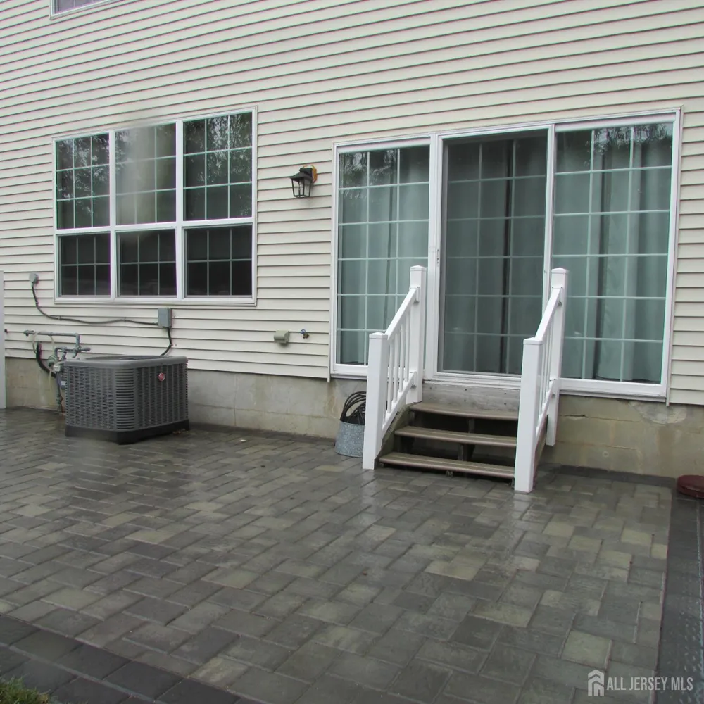 29 Tall Oaks Court Parlin, NJ 08859