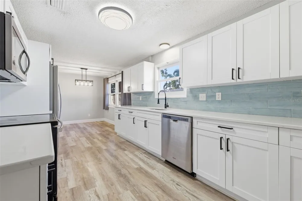 7198 121ST WAY Seminole, FL 33772