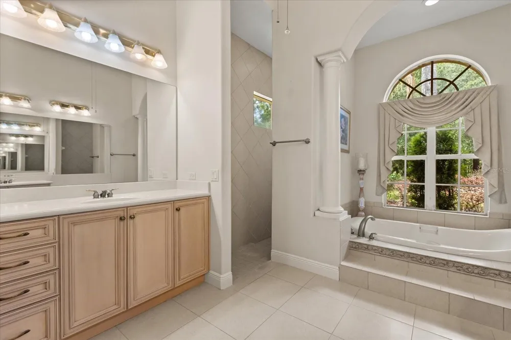 420 VALLEY STREAM DRIVE Geneva, FL 32732