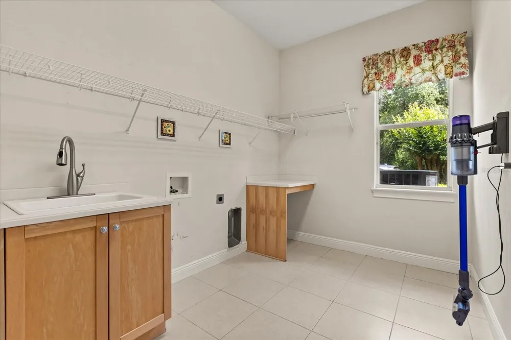 420 VALLEY STREAM DRIVE Geneva, FL 32732