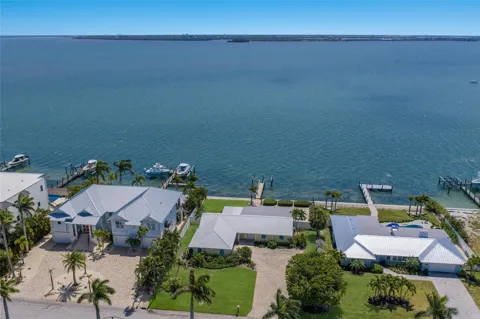 633 KEY ROYALE DRIVE