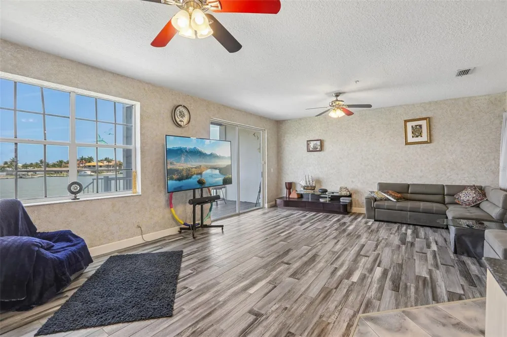 113 YACHT CLUB CIRCLE North Redington Beach, FL 33708