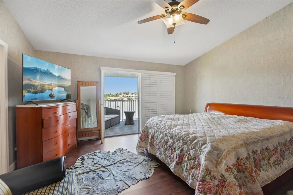 113 YACHT CLUB CIRCLE North Redington Beach, FL 33708