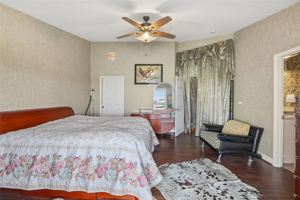 113 YACHT CLUB CIRCLE North Redington Beach, FL 33708