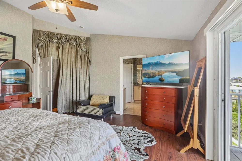 113 YACHT CLUB CIRCLE North Redington Beach, FL 33708