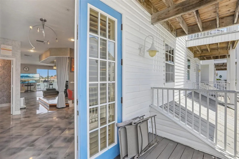 113 YACHT CLUB CIRCLE North Redington Beach, FL 33708
