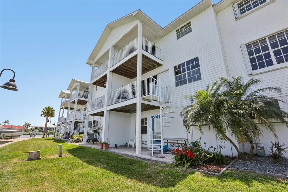 113 YACHT CLUB CIRCLE North Redington Beach, FL 33708