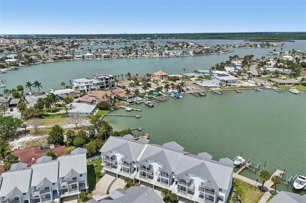 113 YACHT CLUB CIRCLE North Redington Beach, FL 33708