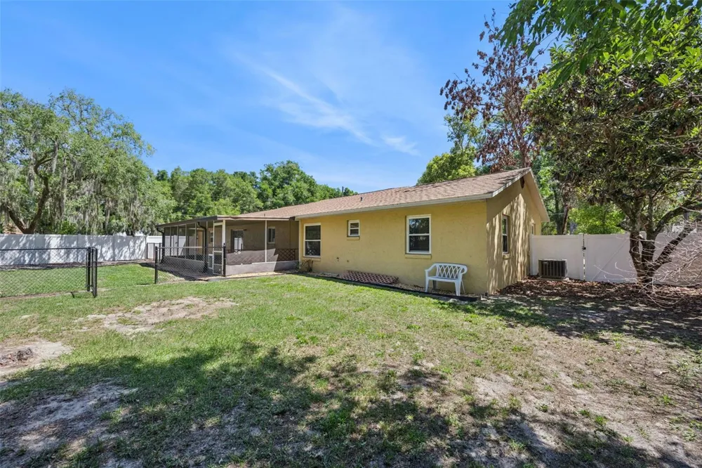 80 WHITCOMB AVENUE Umatilla, FL 32784