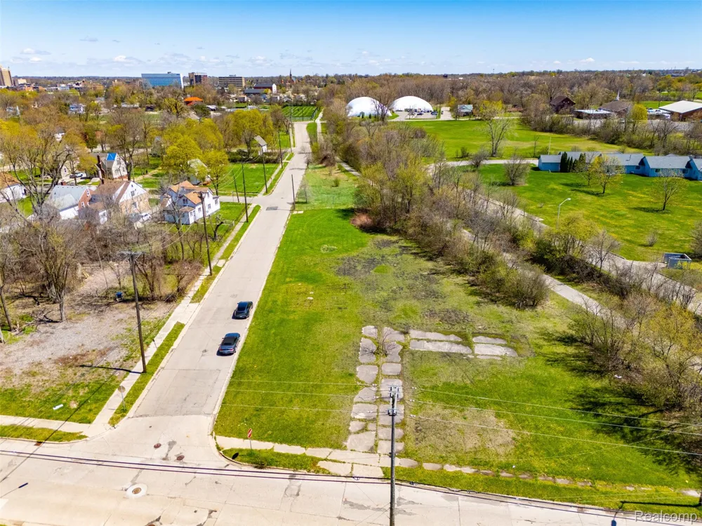 91 Lake Street Pontiac City, MI 48341