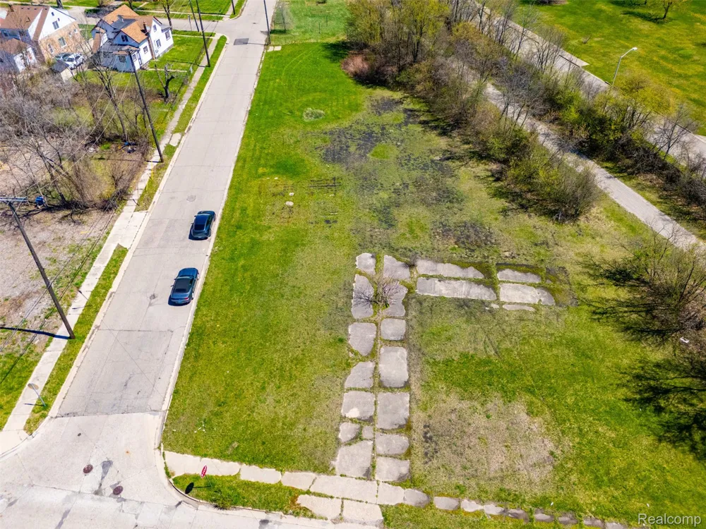 91 Lake Street Pontiac City, MI 48341