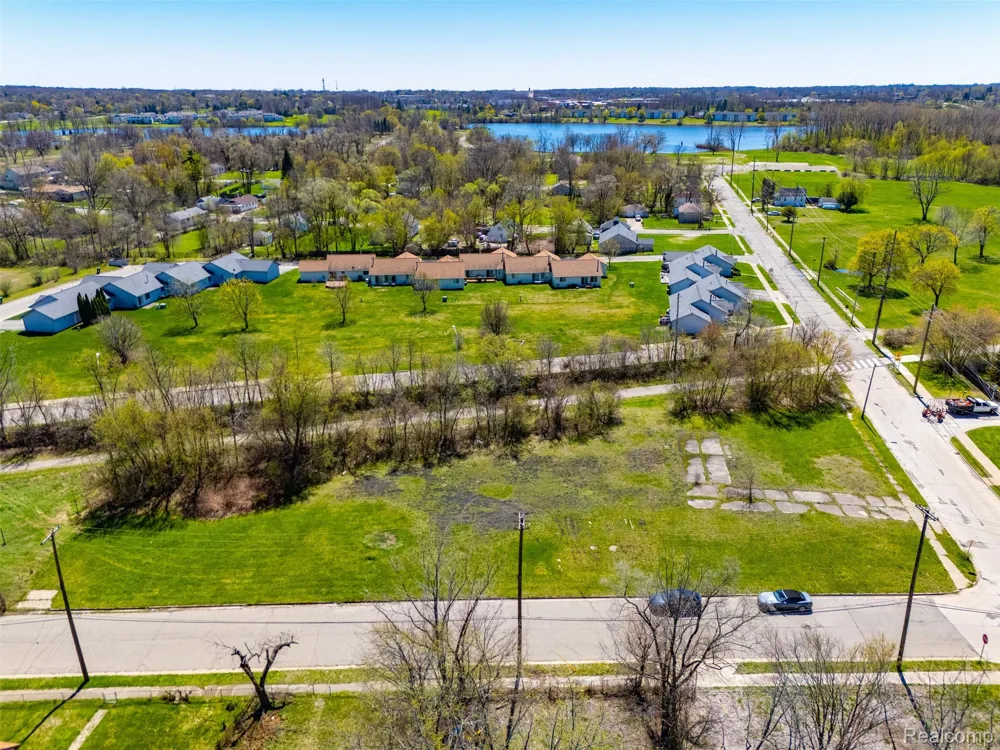 91 Lake Street Pontiac City, MI 48341