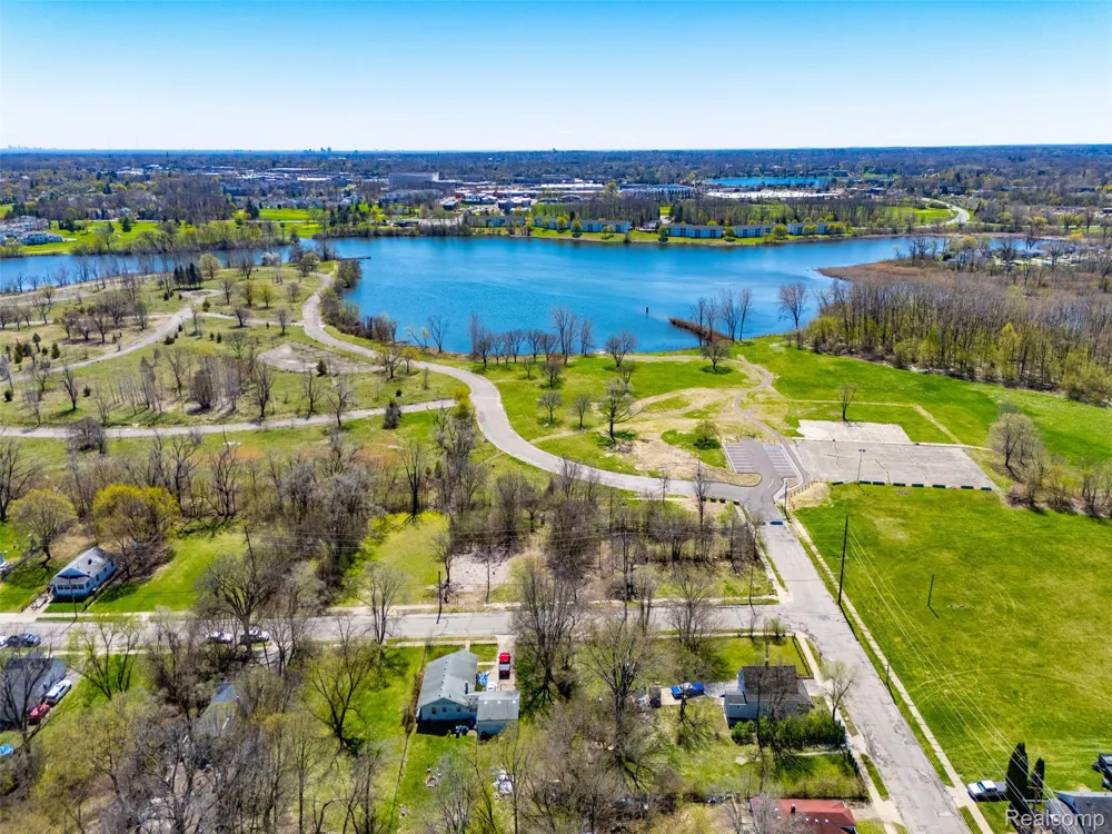 91 Lake Street Pontiac City, MI 48341