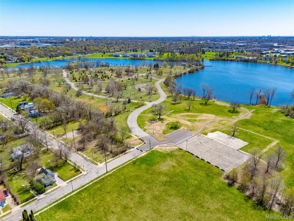 91 Lake Street Pontiac City, MI 48341