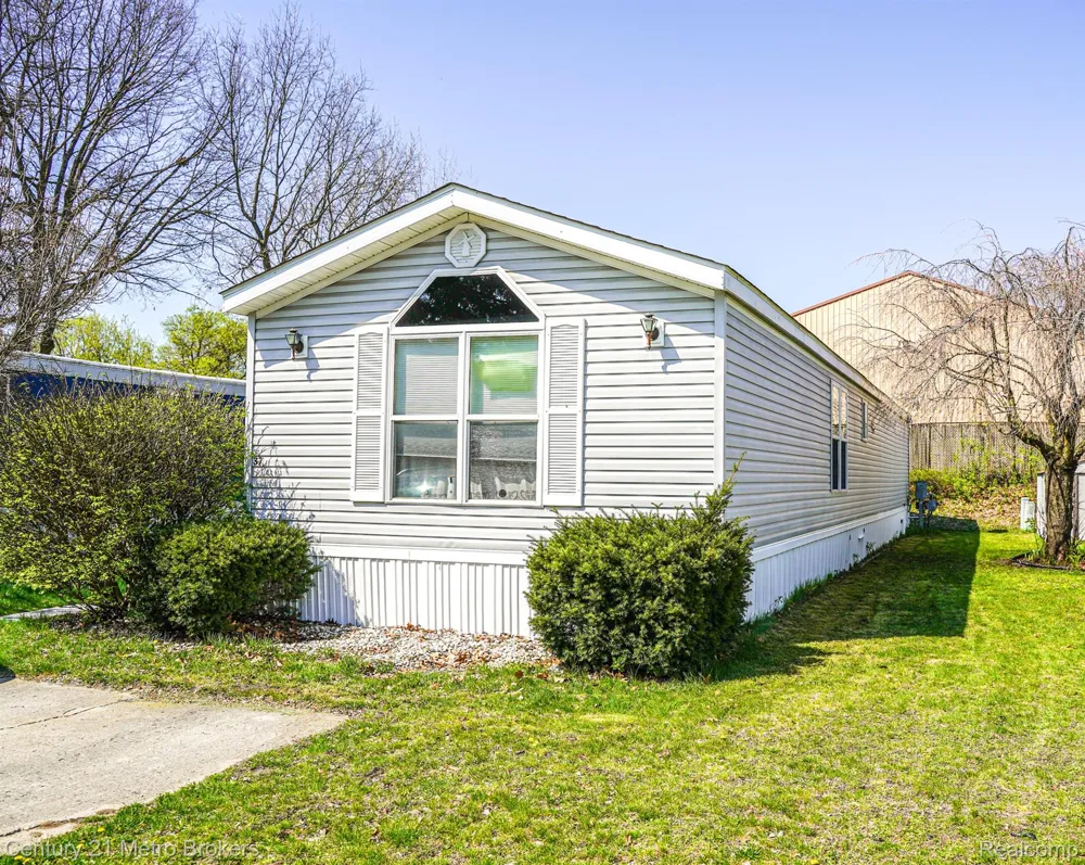 831 Pontiac Trail #37 Walled Lake City, MI 48390