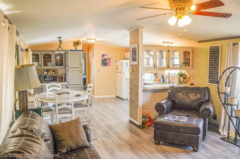 831 Pontiac Trail #37 Walled Lake City, MI 48390