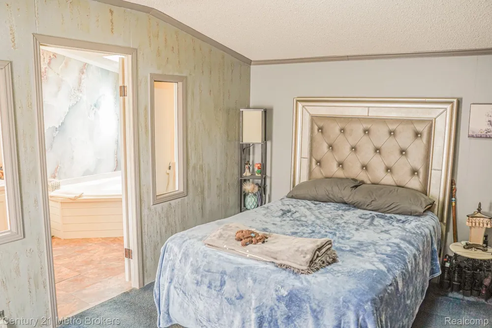 831 Pontiac Trail #37 Walled Lake City, MI 48390