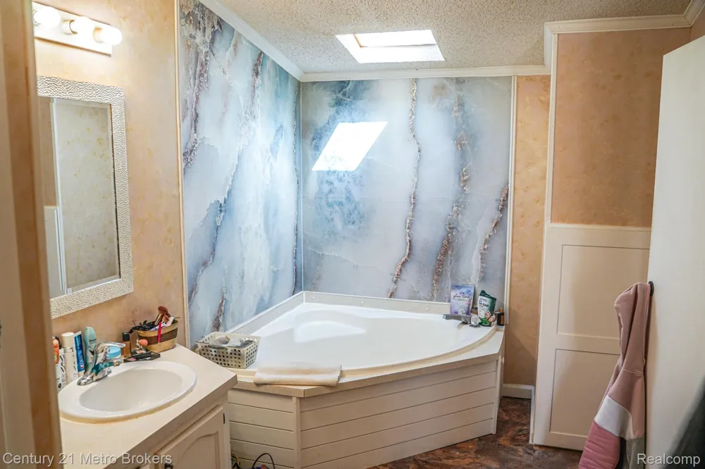 831 Pontiac Trail #37 Walled Lake City, MI 48390
