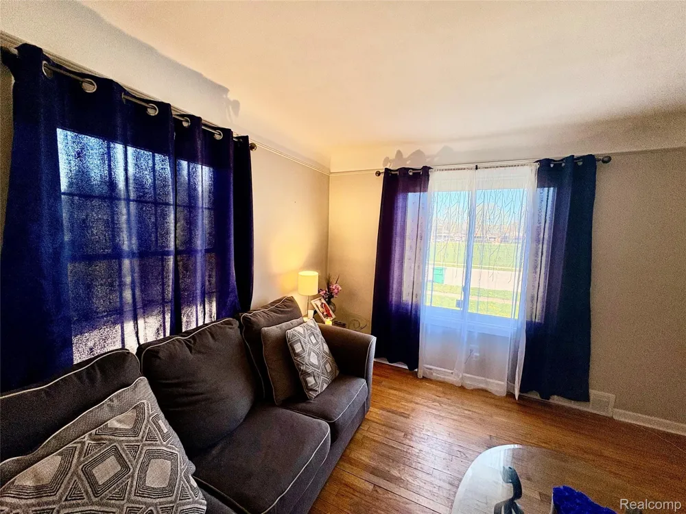 23349 Roxana Avenue Eastpointe City, MI 48021