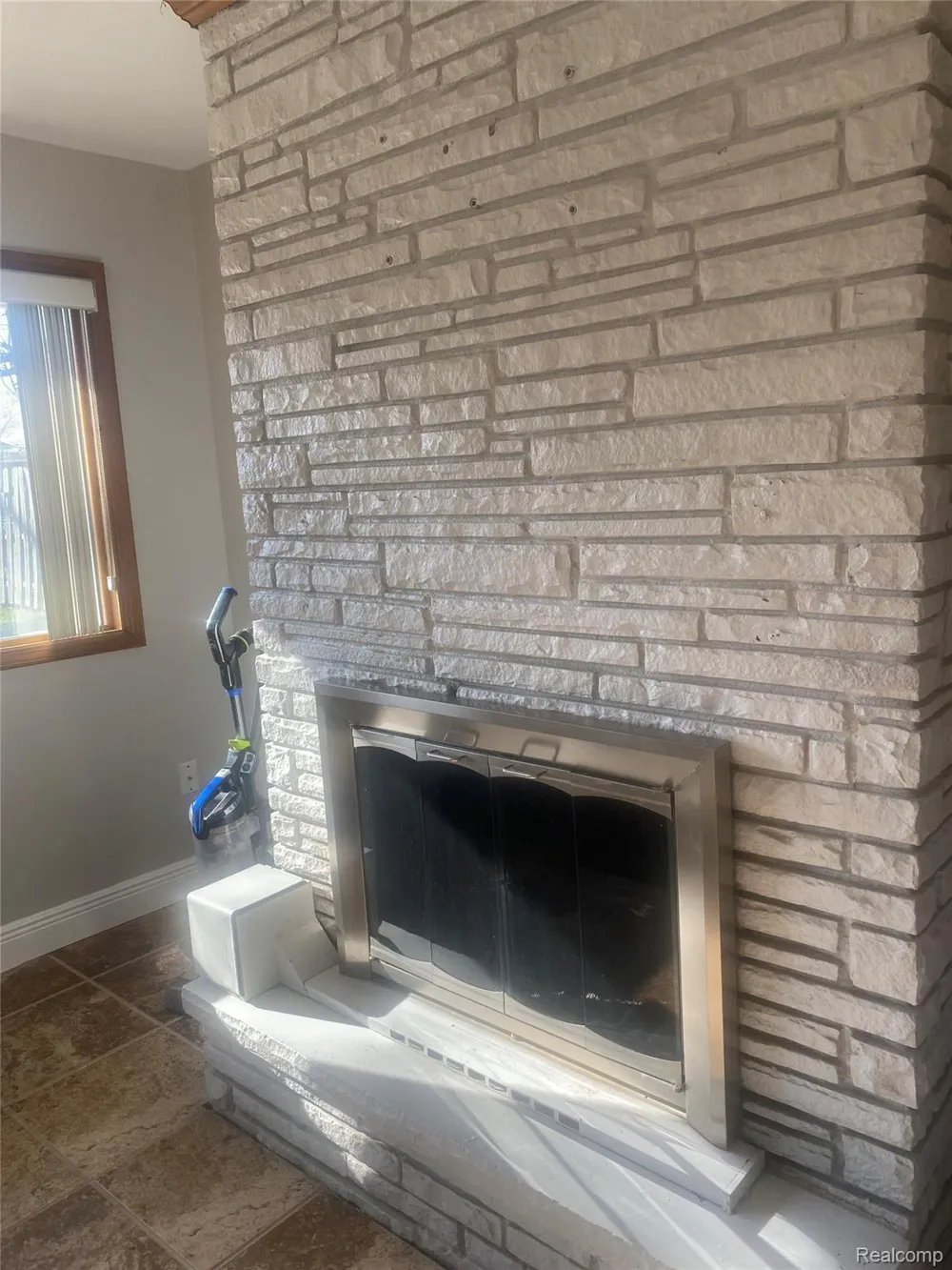 23349 Roxana Avenue Eastpointe City, MI 48021