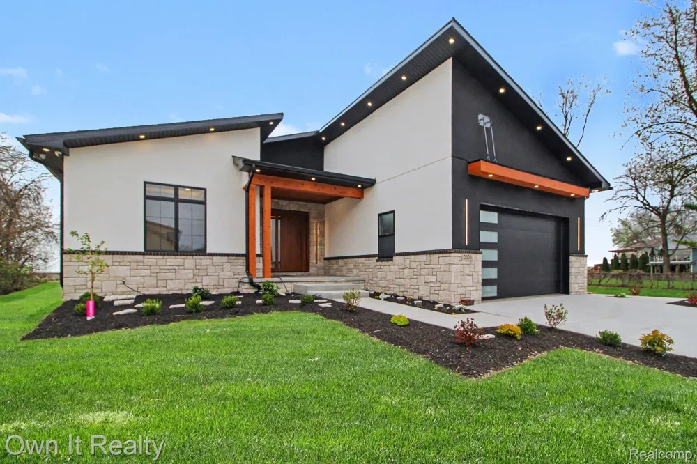 2020 Edgewater Street Frenchtown Township, MI 48162