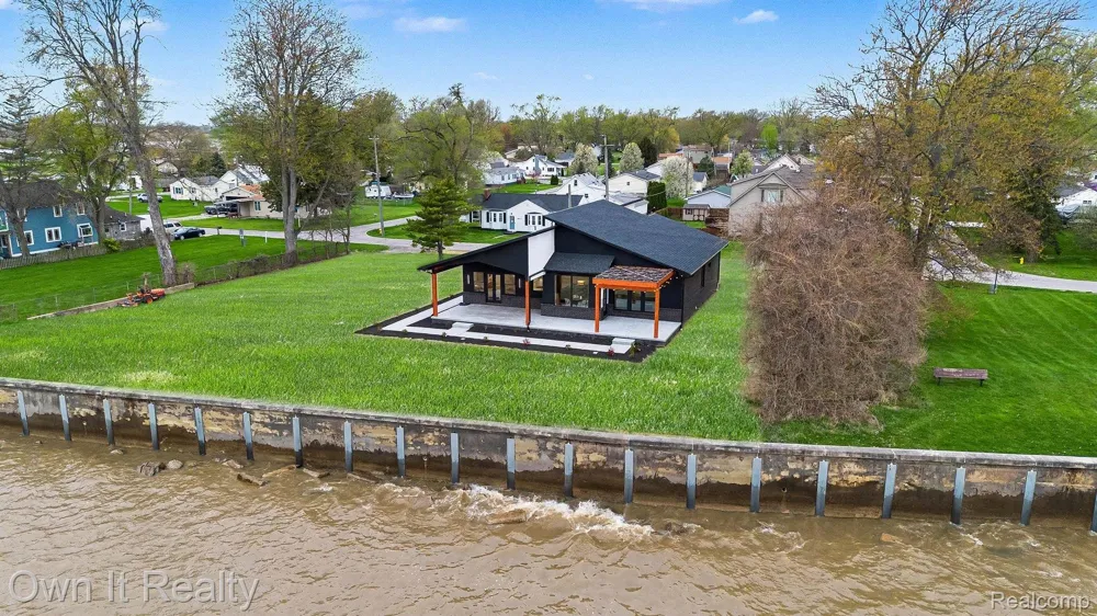 2020 Edgewater Street Frenchtown Township, MI 48162