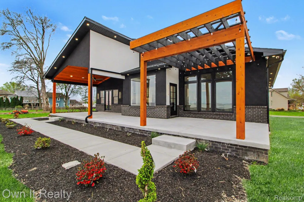 2020 Edgewater Street Frenchtown Township, MI 48162
