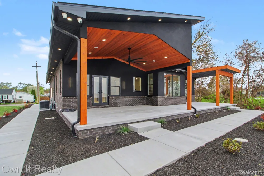 2020 Edgewater Street Frenchtown Township, MI 48162
