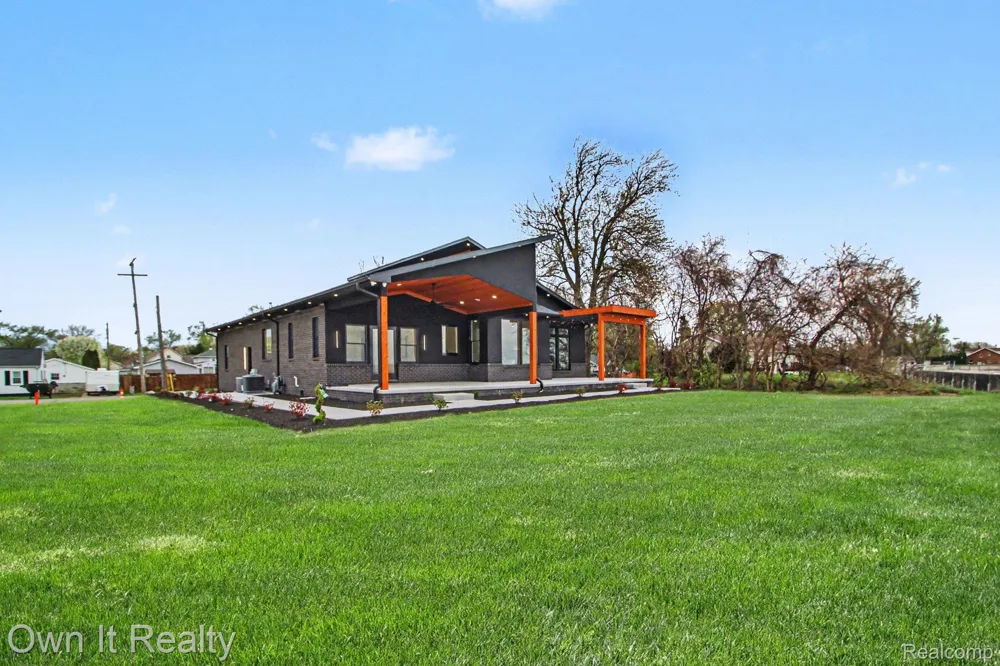 2020 Edgewater Street Frenchtown Township, MI 48162