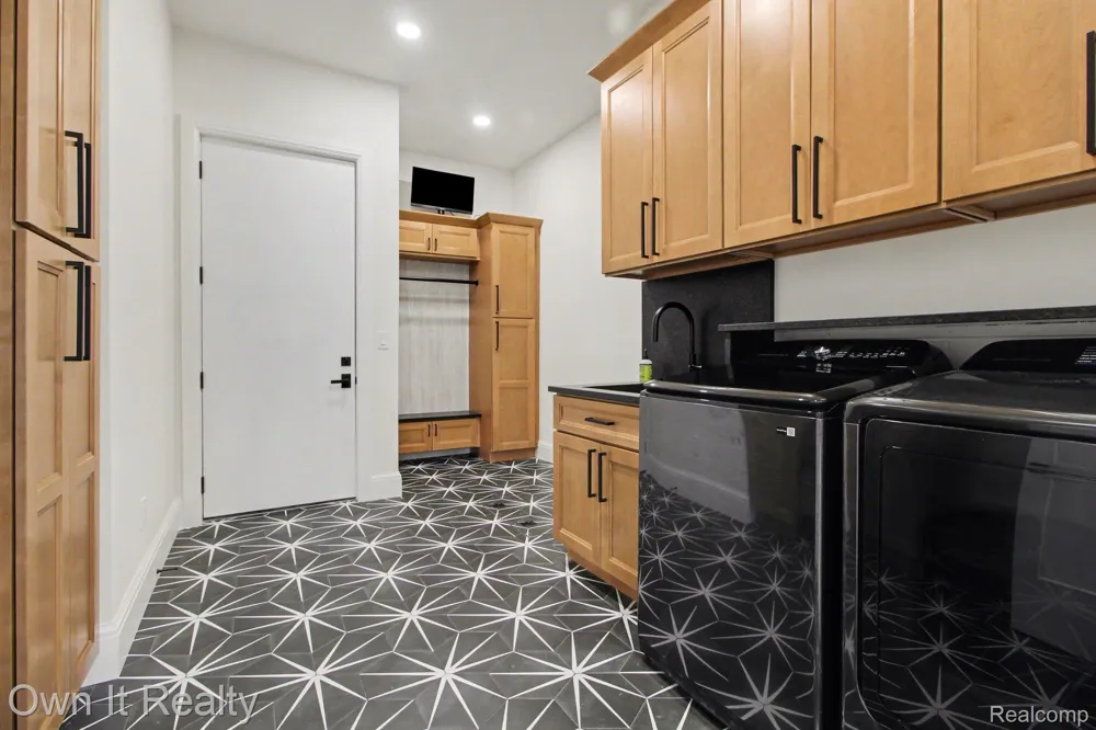 2020 Edgewater Street Frenchtown Township, MI 48162