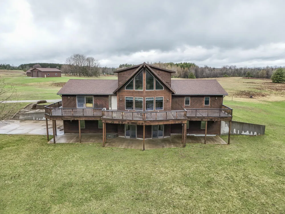 20200 Hibma Road Burdell Township, MI 49688