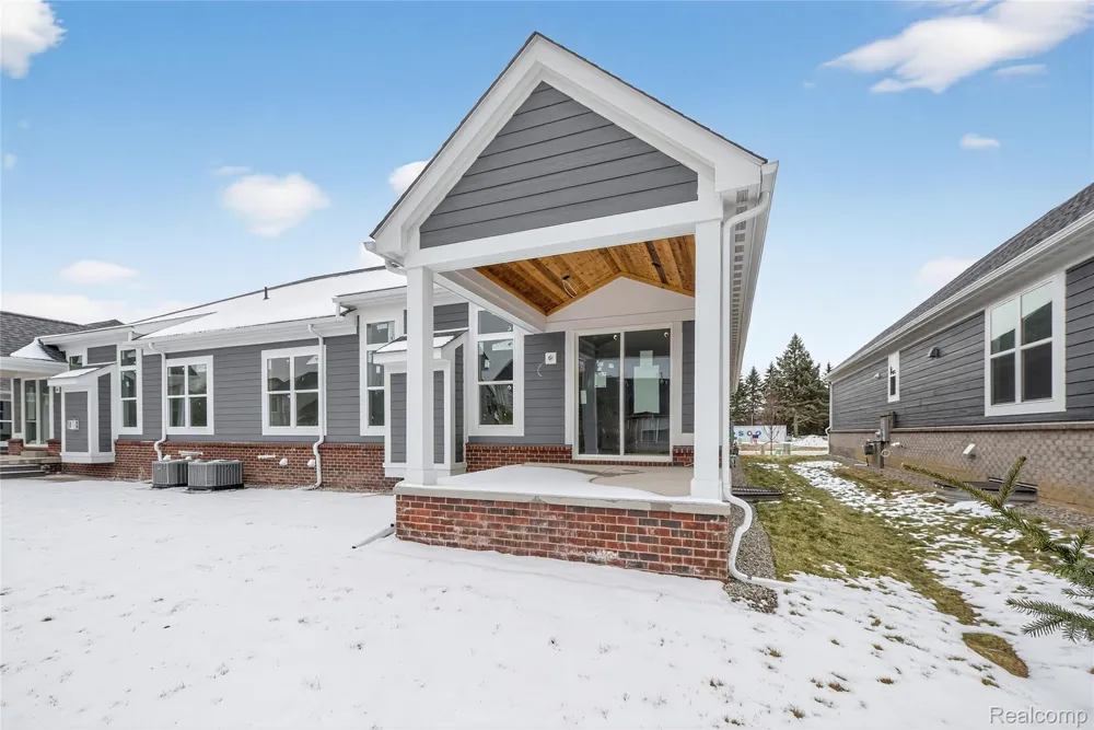1476 Turner Drive #3 Commerce Charter Township, MI 48390