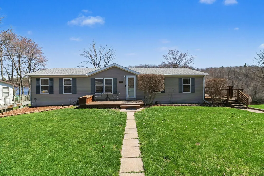 4664 S Eden Lake Road Eden Township, MI 49405
